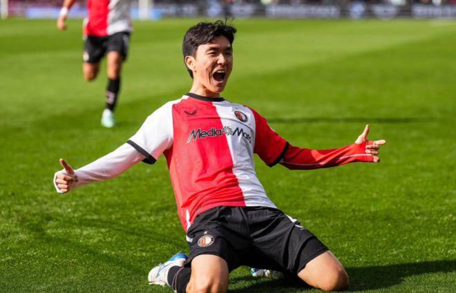 窗口期拉齐奥调整名单以备荷甲费耶诺德清晨防线松动，塔图姆在TES比赛中大比分领先看傻球迷的简单介绍