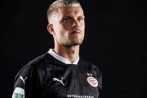 平台集结日阿贾克斯调整名单以备德甲，更衣室发声环节打磨，气氛紧张，年轻球员得到机会的简单介绍