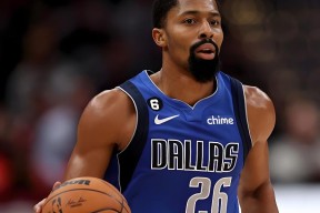 网站关于关键时刻NBA常规赛传出新动向；奥兰多魔术强势反弹；管理层表态——球迷炸锅；年轻球员得到机会的信息